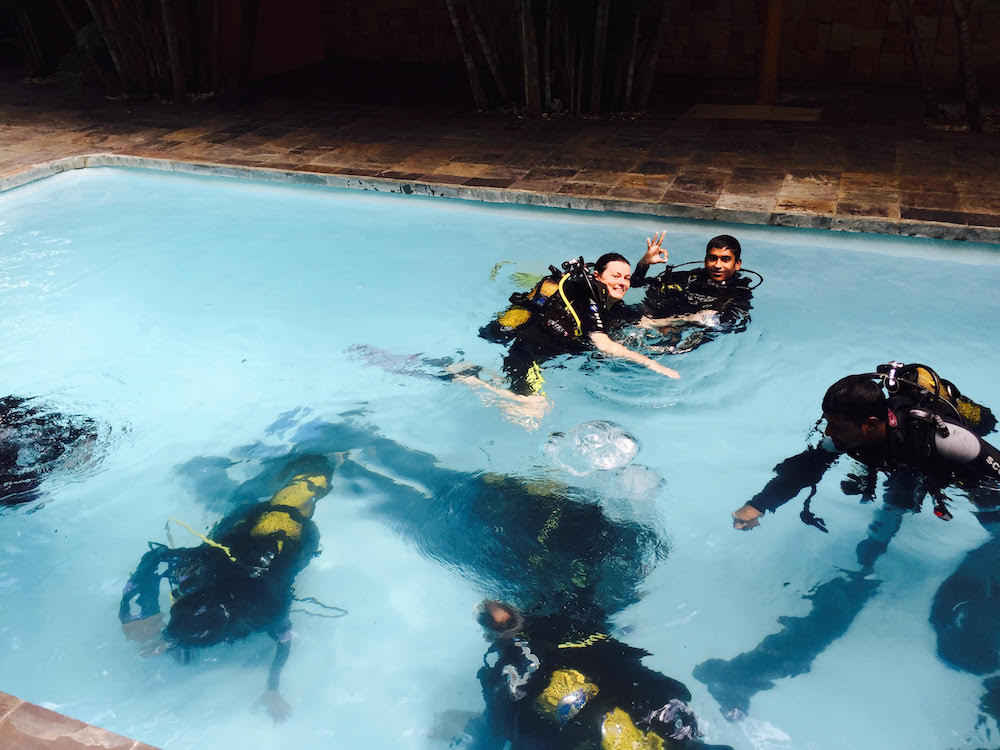 Training in pool - Dive Dream Mauritius